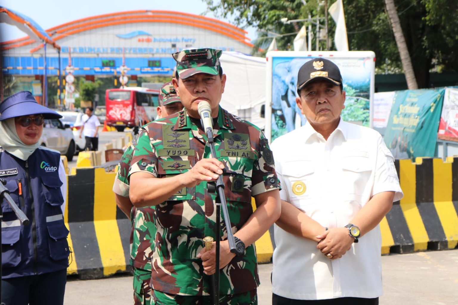 Gubernur Arinal Djunaidi Bersama Menhub, Kapolri dan Panglima TNI Pantau Arus Mudik Di Pelabuhan Bakauheni