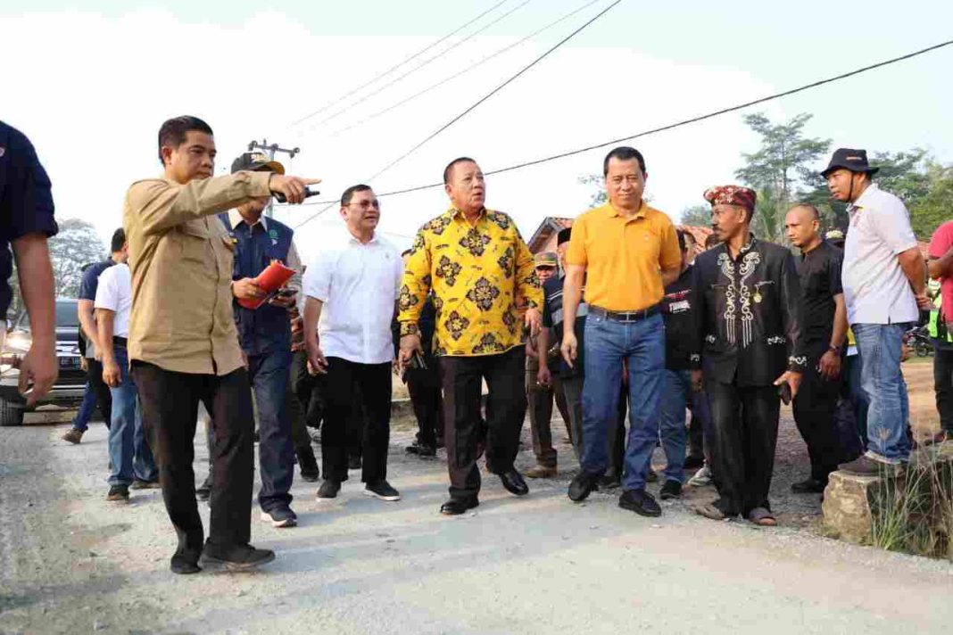 Gubernur Arinal Meninjau Kemajuan Pengerjaan Jalan Provinsi