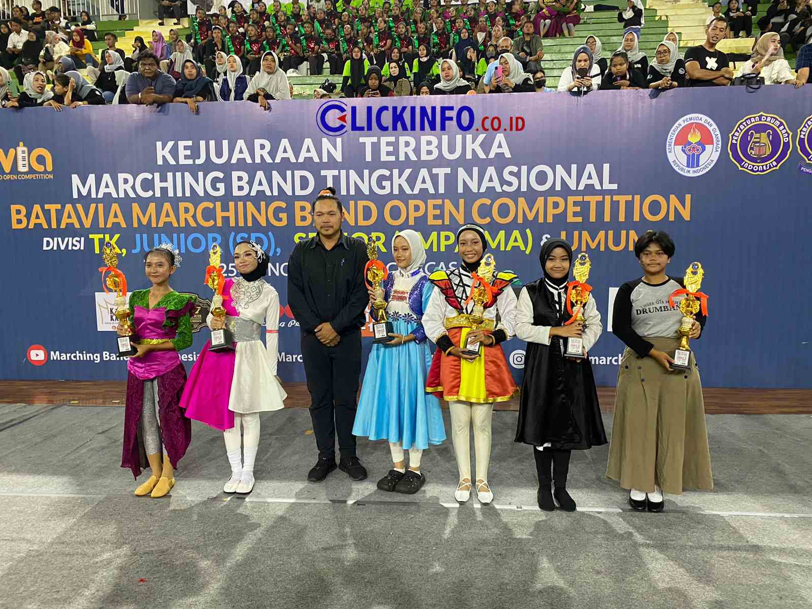 Marching Band Cakrawala SMP Negeri 1 Meraih 17 Trophy Pada Perlombaan Batavia Marching Band Competition IV Di Jakarta