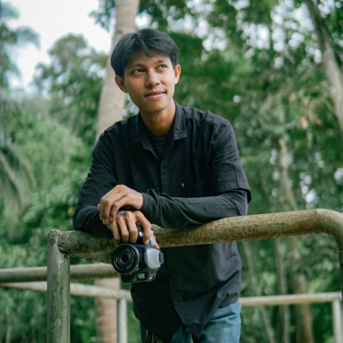 Holiq Bae: Nafas Seni Digital dari Lampung yang Menyala Tanpa Ijazah