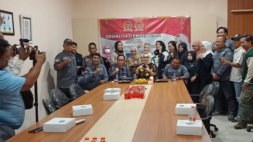 Hj Eva Susanti Perkuat Silaturahmi dengan Pengurus DPD PJS Sumsel di Palembang