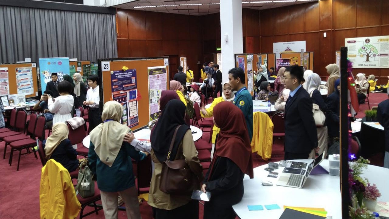 MTP FKIP Unila Borong 12 Medali di UTM Malaysia, Raih Enam Emas di Ajang IETECC 2025