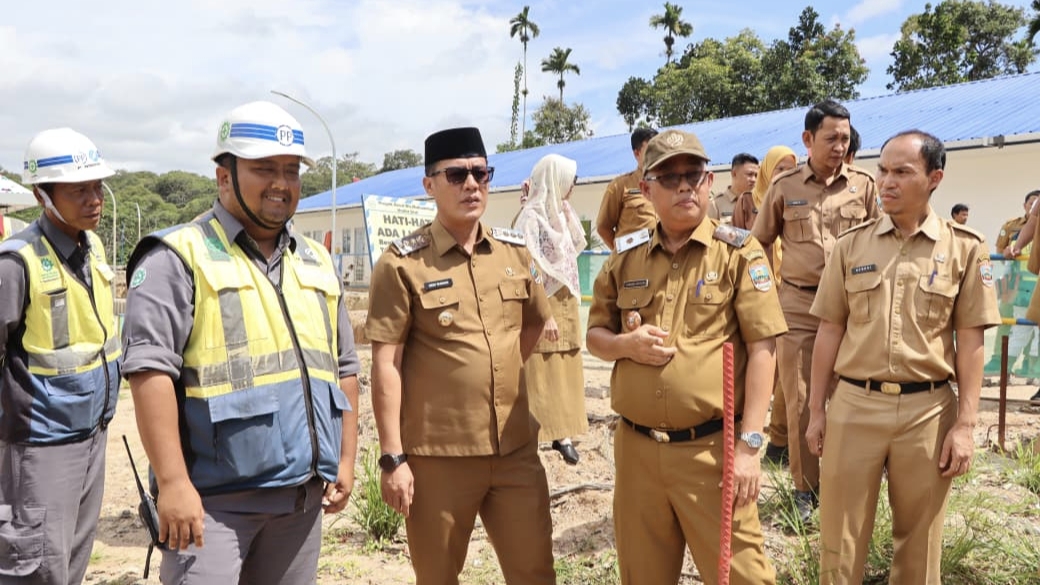 Kemenkes Ingatkan Potensi Longsor, Bupati Dedi Irawan Tinjau Akses Jalan RSUD M. Thohir